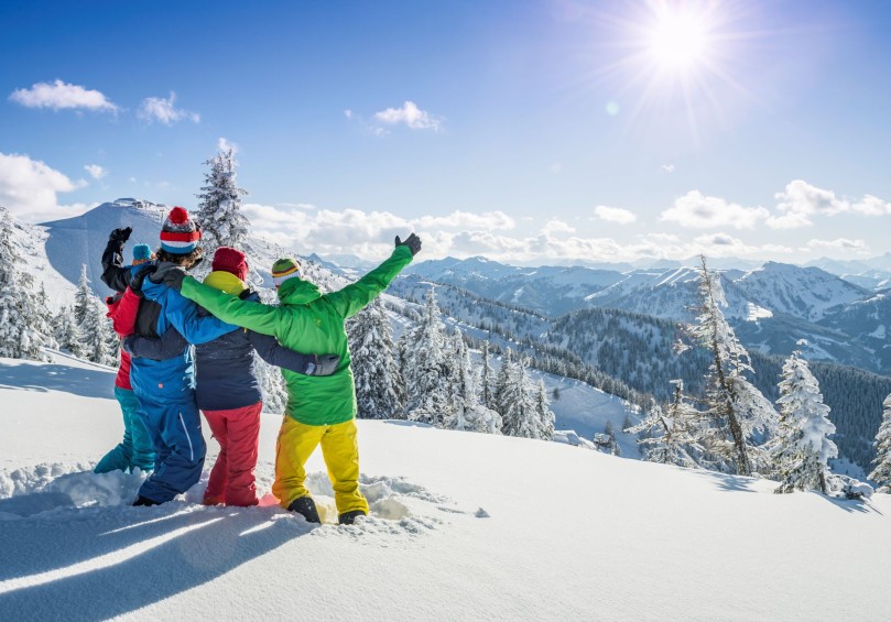 Ausblick auf die verschneite Bergwelt des Salzburger Land© Flachau Tourismus | zooom productions 