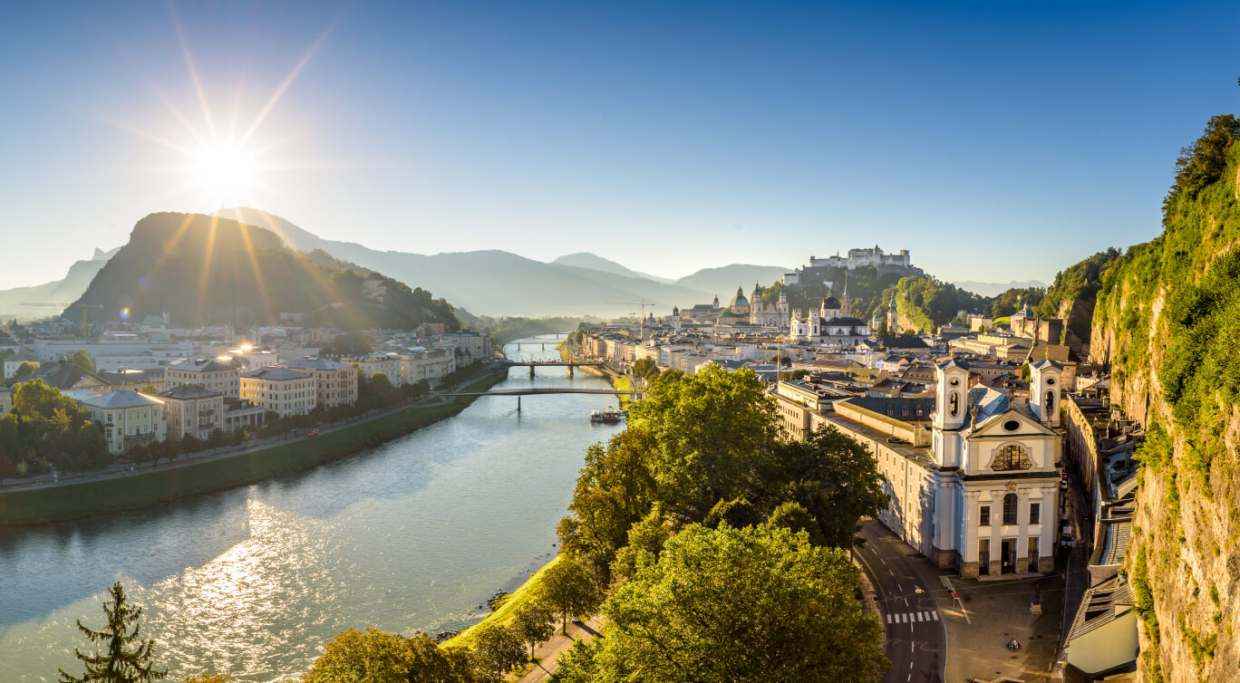  Stadt Salzburg im Sommer © shutterstock.com