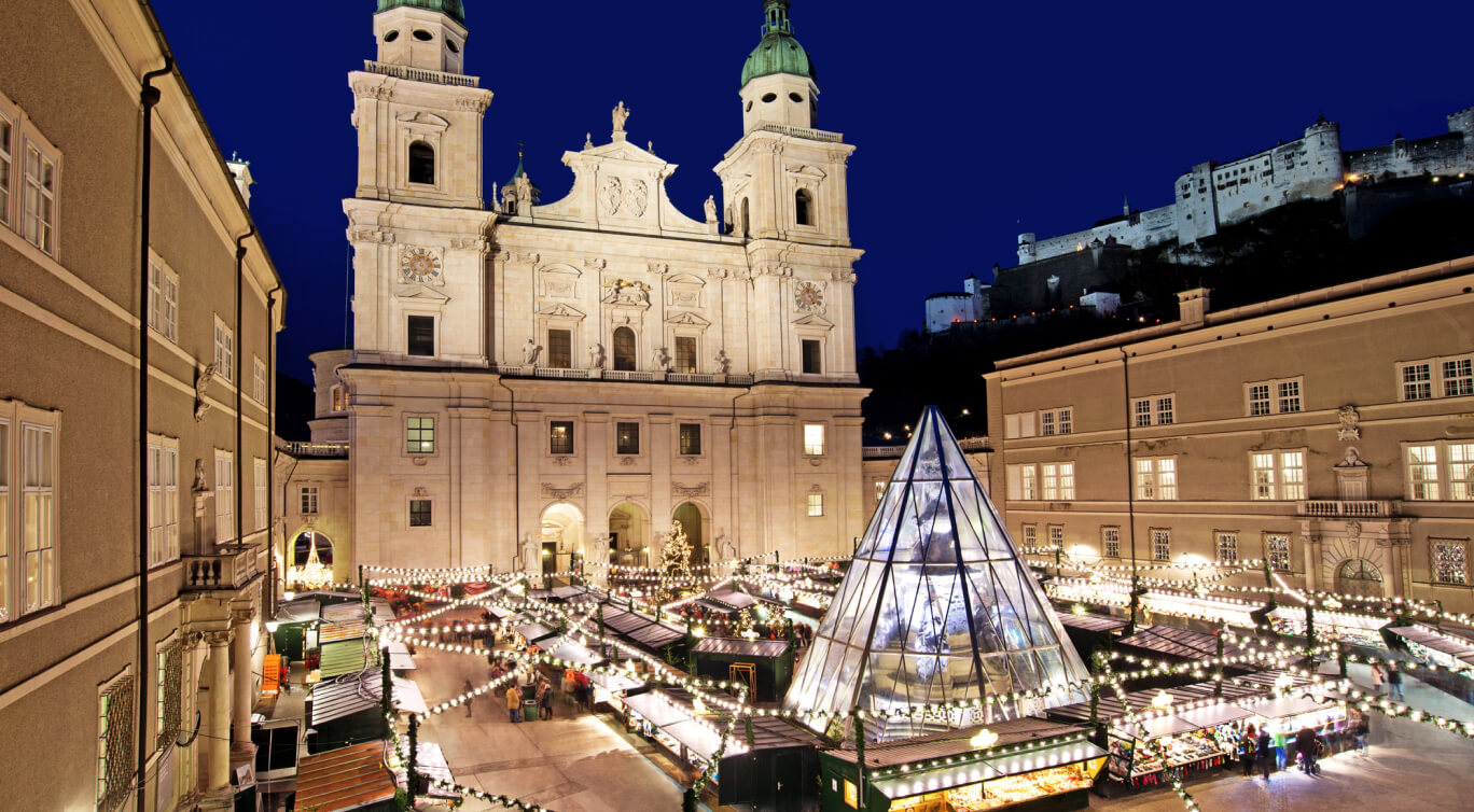 Pärchen am Christkindlmarkt in Salzburg © SalzburgerLand Tourismus