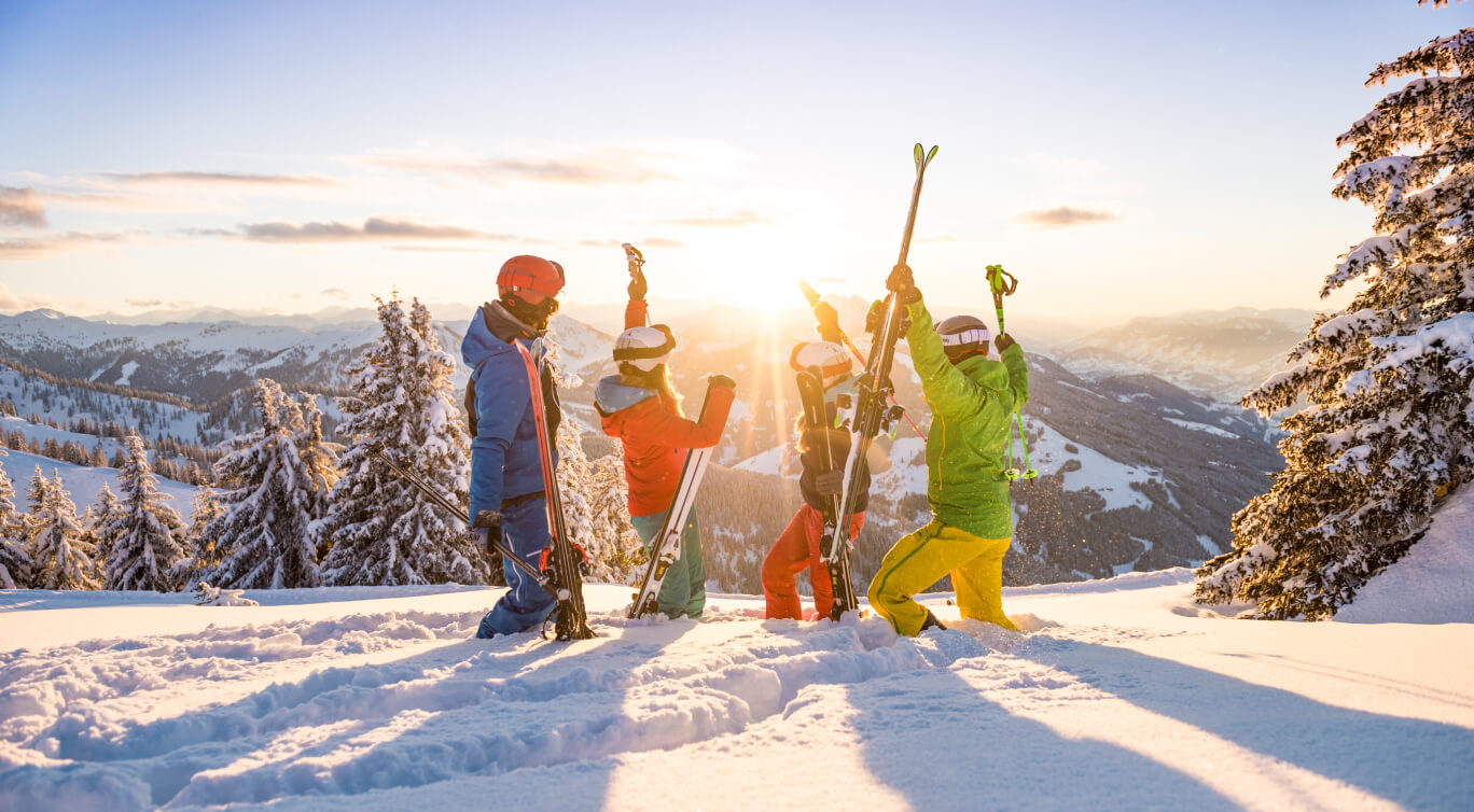 Skifahrer auf der Skipiste im Skiurlaub in Flachau, Ski amadé