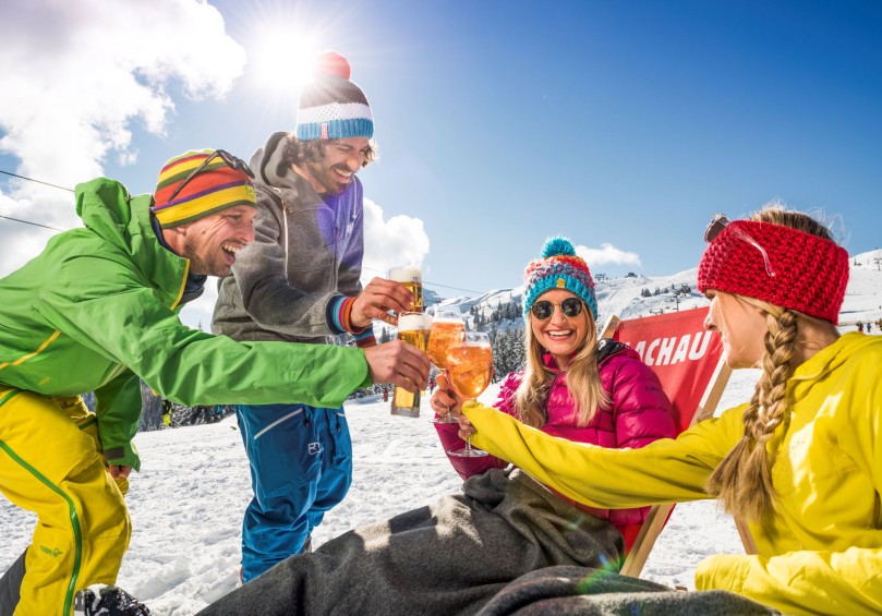 Anstoßen auf einen gelungenen Skiurlaub © Flachau Tourismus