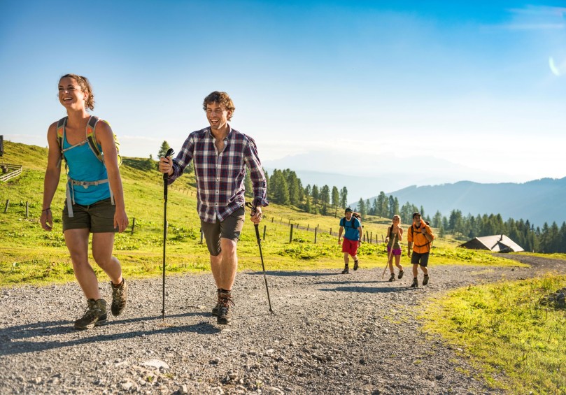 Wandern in Flachau mit Freunden © Flachau Tourismus / bergermarkus.com
